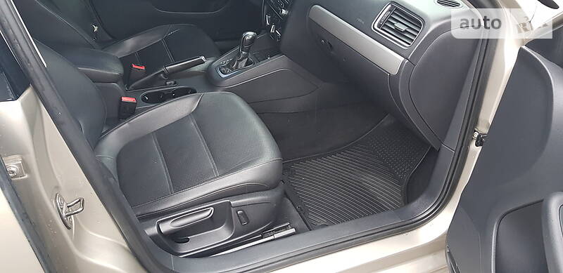 Седан Volkswagen Jetta 2012 в Києві