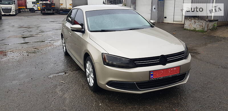 Седан Volkswagen Jetta 2012 в Києві