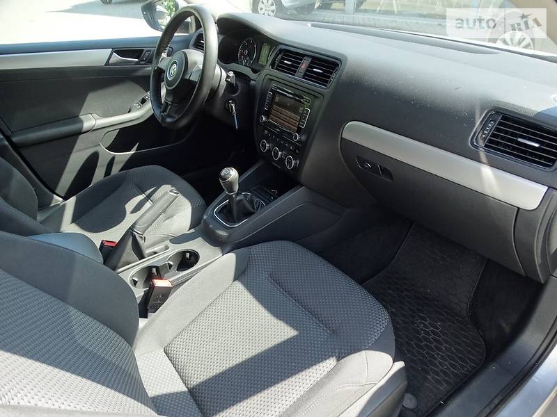 Седан Volkswagen Jetta 2012 в Дніпрі