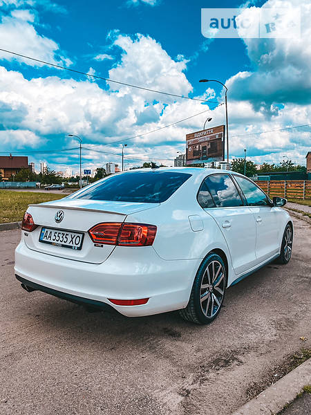 Седан Volkswagen Jetta 2014 в Києві