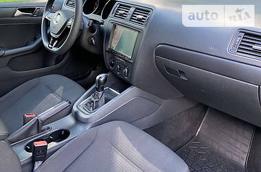 Седан Volkswagen Jetta 2016 в 
