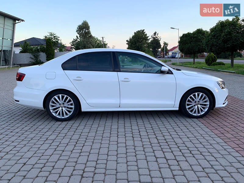 Седан Volkswagen Jetta 2016 в Ужгороде