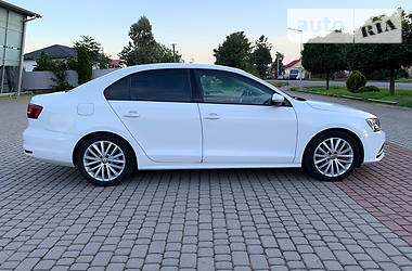 Седан Volkswagen Jetta 2016 в Ужгороде