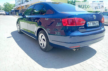 Седан Volkswagen Jetta 2011 в 