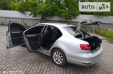 Седан Volkswagen Jetta 2015 в Червонограді