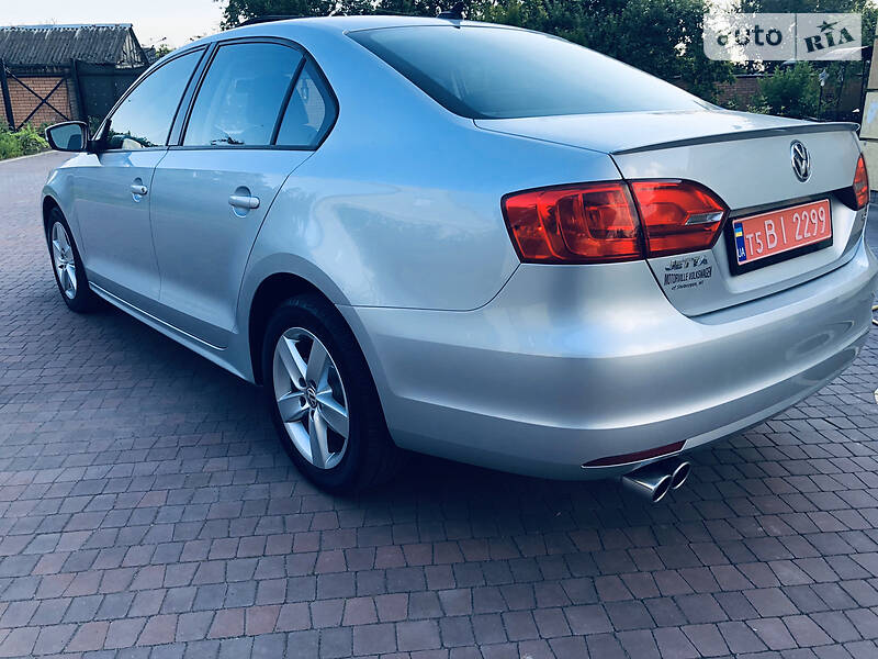 Седан Volkswagen Jetta 2011 в Луцьку