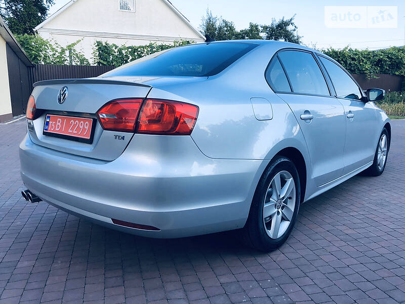 Седан Volkswagen Jetta 2011 в Луцьку