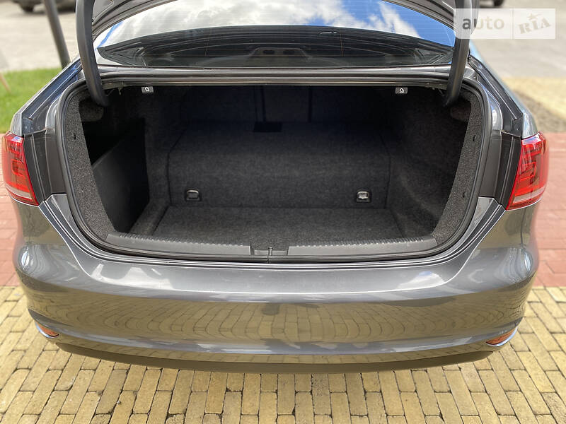 Седан Volkswagen Jetta 2013 в Києві