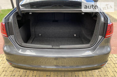 Седан Volkswagen Jetta 2013 в 