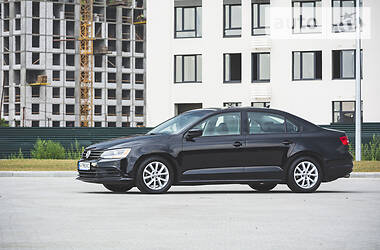 Седан Volkswagen Jetta 2015 в 