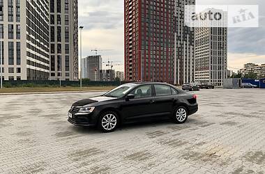 Седан Volkswagen Jetta 2015 в 