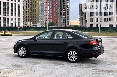 Седан Volkswagen Jetta 2015 в 