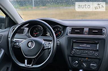 Седан Volkswagen Jetta 2015 в 