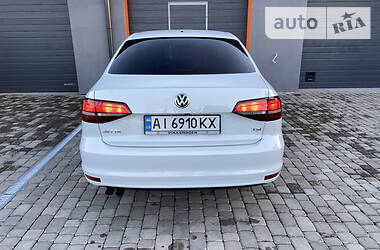 Седан Volkswagen Jetta 2017 в 
