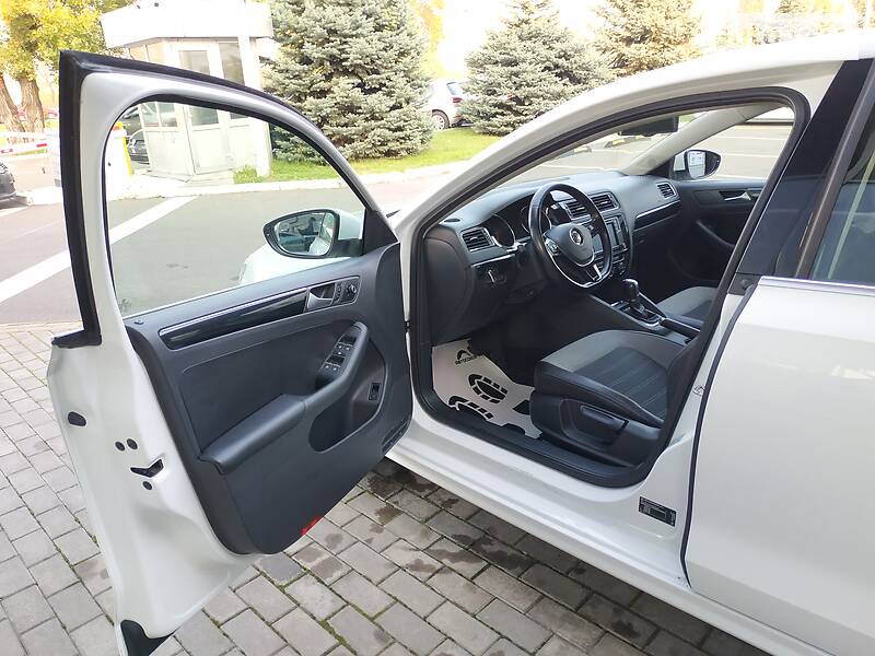 Седан Volkswagen Jetta 2016 в Києві