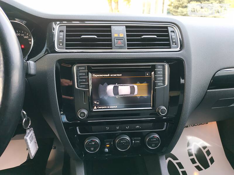 Седан Volkswagen Jetta 2016 в Києві