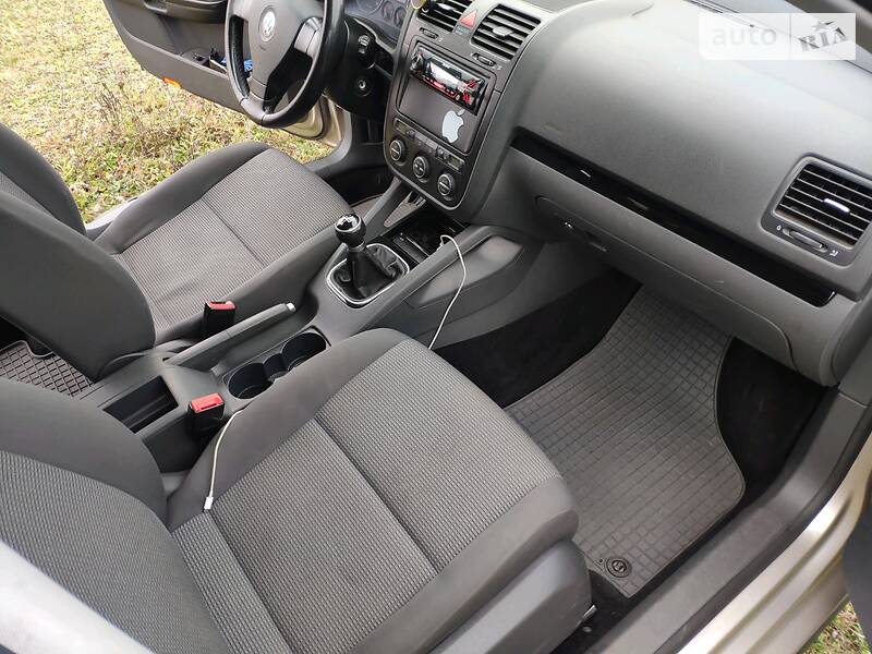 Седан Volkswagen Jetta 2006 в Радивилове