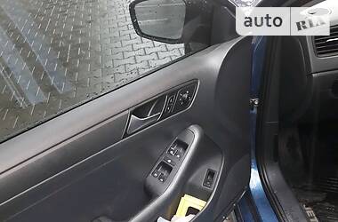 Седан Volkswagen Jetta 2015 в 