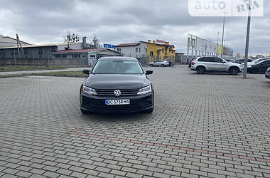 Седан Volkswagen Jetta 2015 в Львове