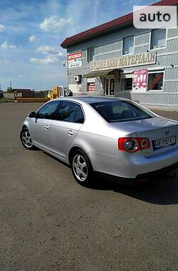 Седан Volkswagen Jetta 2006 в Днепре