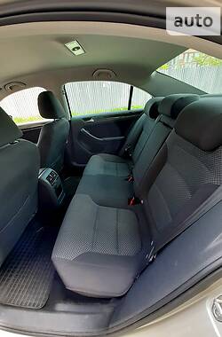 Седан Volkswagen Jetta 2015 в 