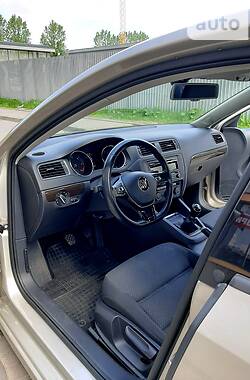 Седан Volkswagen Jetta 2015 в 