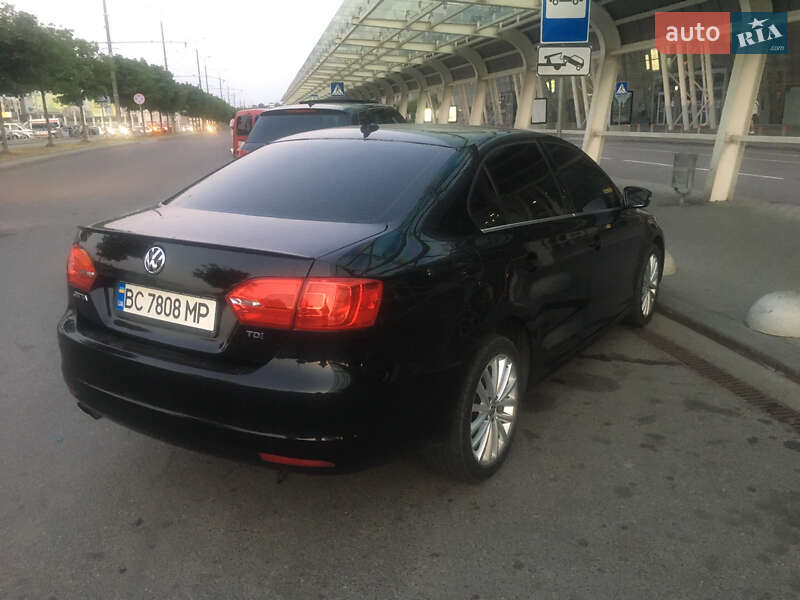 Седан Volkswagen Jetta 2012 в Львове