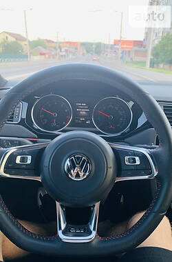 Седан Volkswagen Jetta 2016 в 