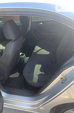 Седан Volkswagen Jetta 2013 в 
