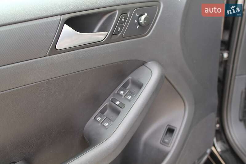 Седан Volkswagen Jetta 2014 в Харькове