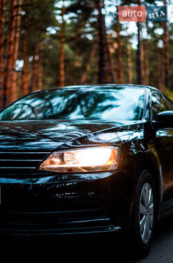 Седан Volkswagen Jetta 2015 в 