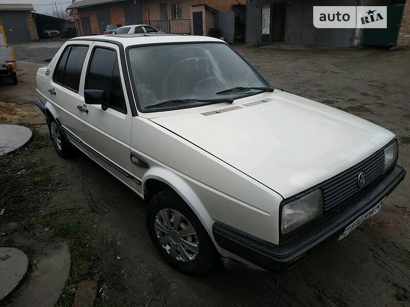 Седан Volkswagen Jetta 1987 в Ромнах