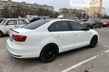 Седан Volkswagen Jetta 2016 в 