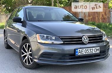 Седан Volkswagen Jetta 2015 в 