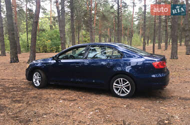 Седан Volkswagen Jetta 2013 в 
