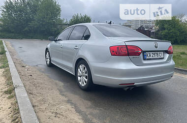 Седан Volkswagen Jetta 2013 в Чернігові