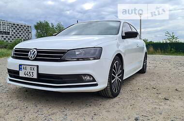 Седан Volkswagen Jetta 2016 в Львове