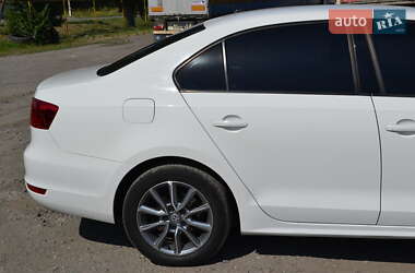 Седан Volkswagen Jetta 2012 в 
