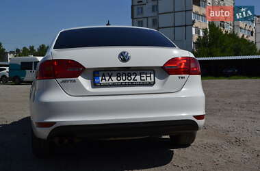 Седан Volkswagen Jetta 2012 в 