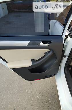 Седан Volkswagen Jetta 2015 в 