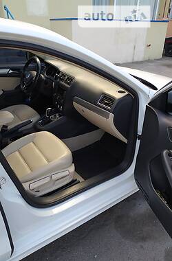 Седан Volkswagen Jetta 2015 в 