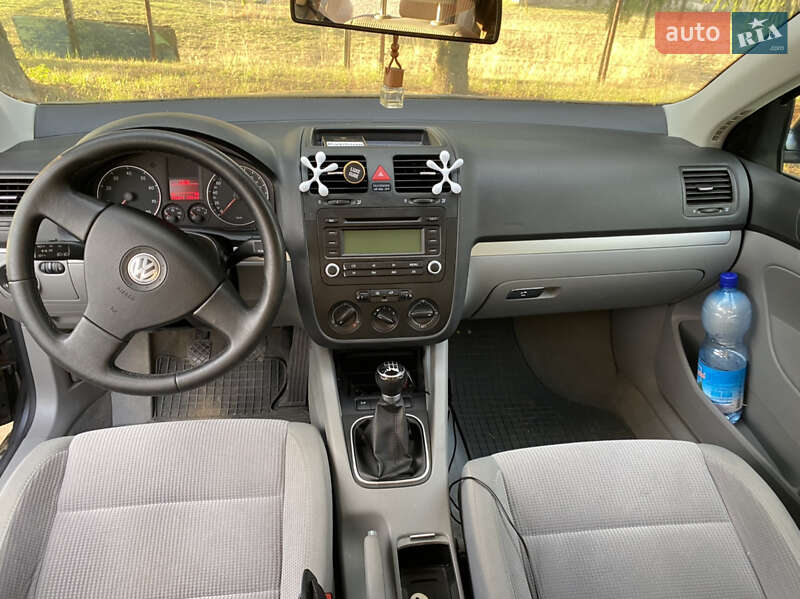 Седан Volkswagen Jetta 2005 в Хусті