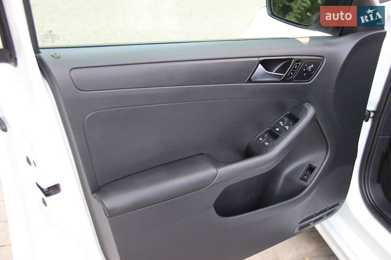 Седан Volkswagen Jetta 2015 в Бучачі