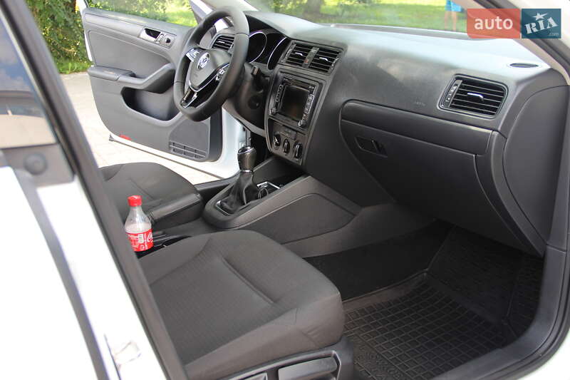 Седан Volkswagen Jetta 2015 в Бучачі