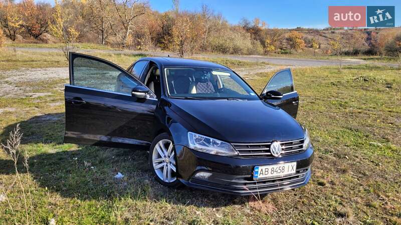 Седан Volkswagen Jetta 2015 в Виннице
