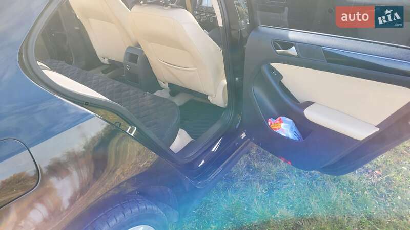 Седан Volkswagen Jetta 2015 в Виннице