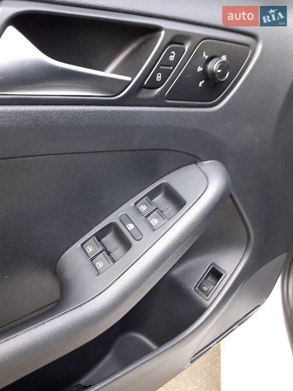 Седан Volkswagen Jetta 2014 в Києві