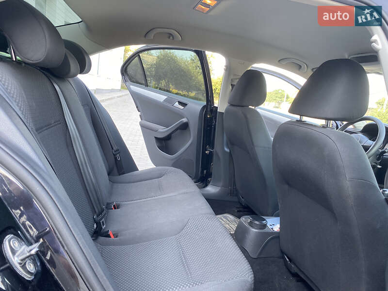 Седан Volkswagen Jetta 2012 в Житомирі