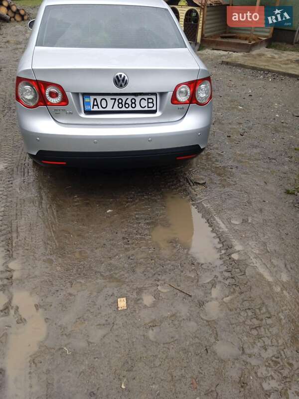 Седан Volkswagen Jetta 2006 в Рахові