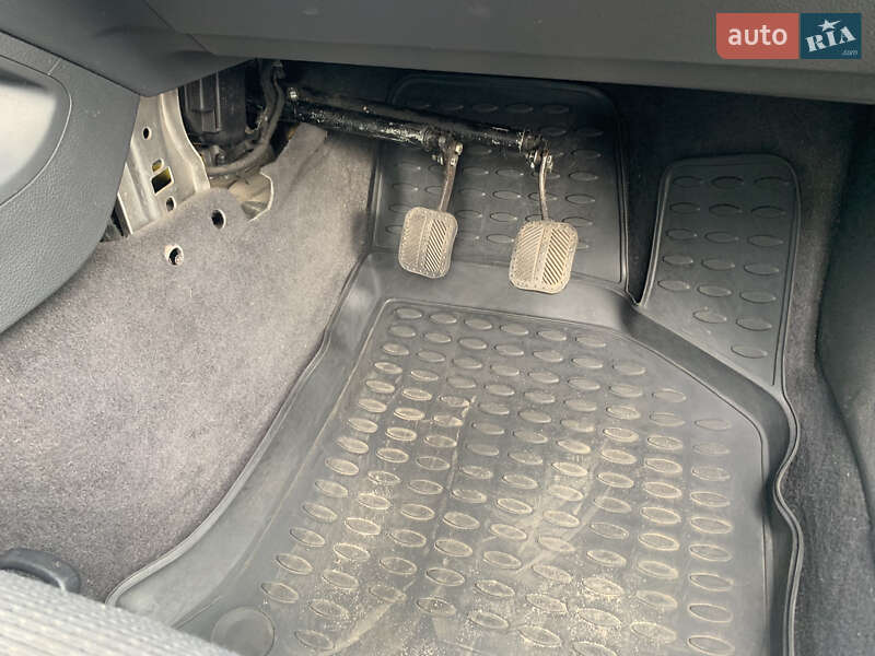 Седан Volkswagen Jetta 2006 в Києві